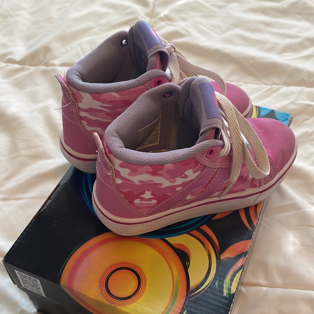 Girls Heelys - Picture 4 of 8